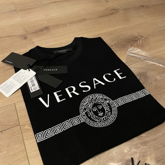 Versace Men's Black T-shirt - Picture 5 of 6